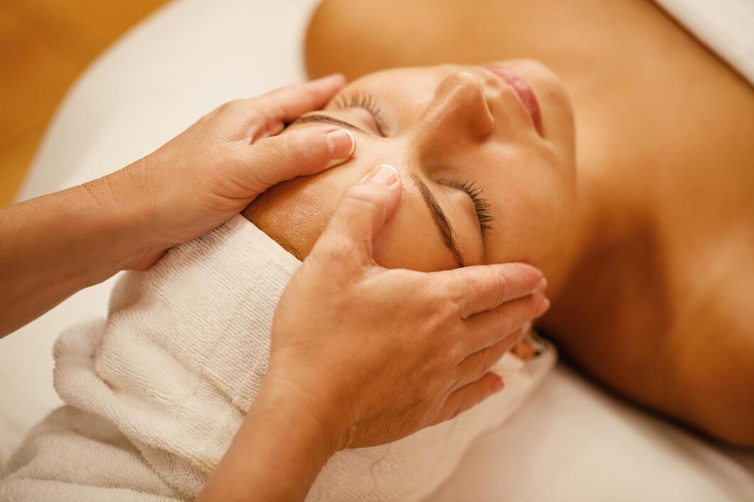 Korzyści i techniki masażu Kobido – naturalnej metody na ujędrnienie skóry