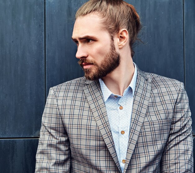 Nowoczesne podejście do męskich fryzur: Trendy i inspiracje