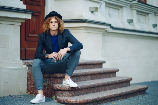 Stylowe Mokasyny: Jak Wkomponować Je w Codzienne Stylizacje