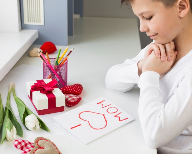 Jak wybrać idealny upominek dla mamy, który podkreśli jej wyjątkowość?