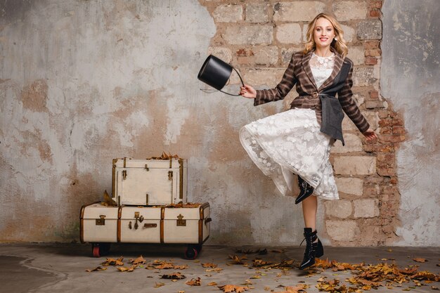 Jak tworzyć stylizacje z elementami vintage, które zachwycą każdego?