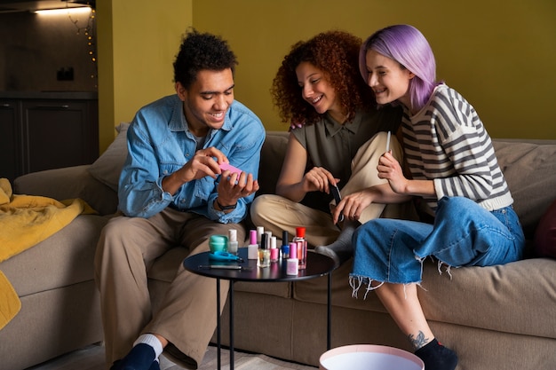 Jak skutecznie zidentyfikować i radzić sobie z objawami fobii społecznej?