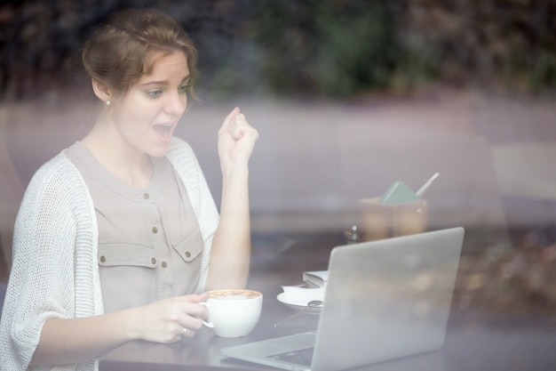 Jak testy psychologiczne online mogą pomóc w zrozumieniu własnego samopoczucia?